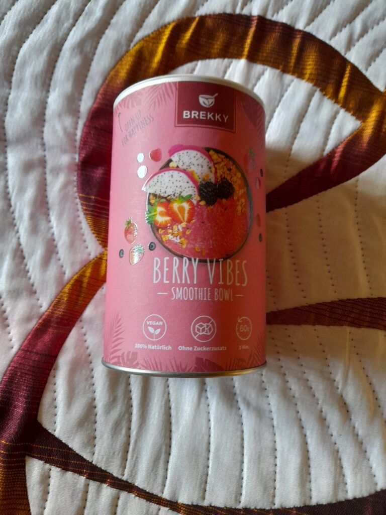 BREKKY BERRY VIBES Smoothie Bowl Vegan 100% natürlich Zutaten geöffnet